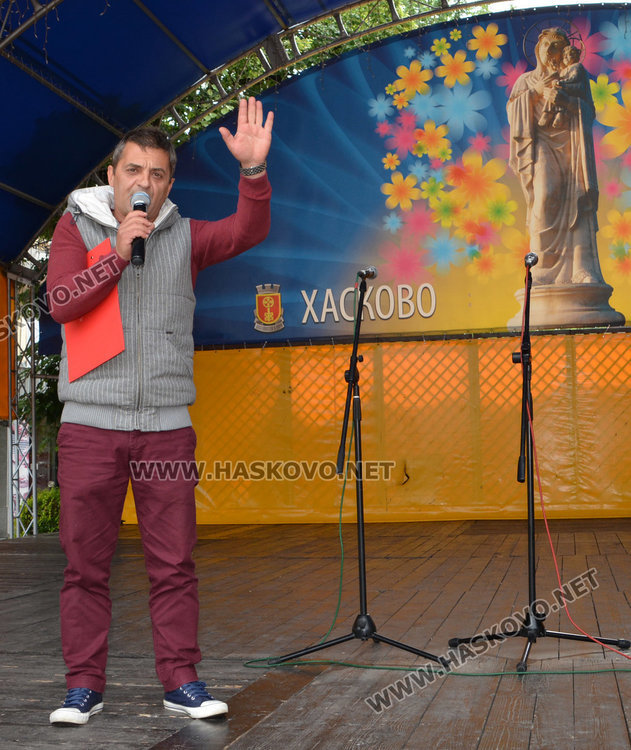 Площад „Свобода“ се превърна в панаирна Мека