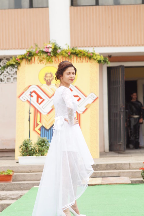 Ревю на гост-училище зарадва дебърци