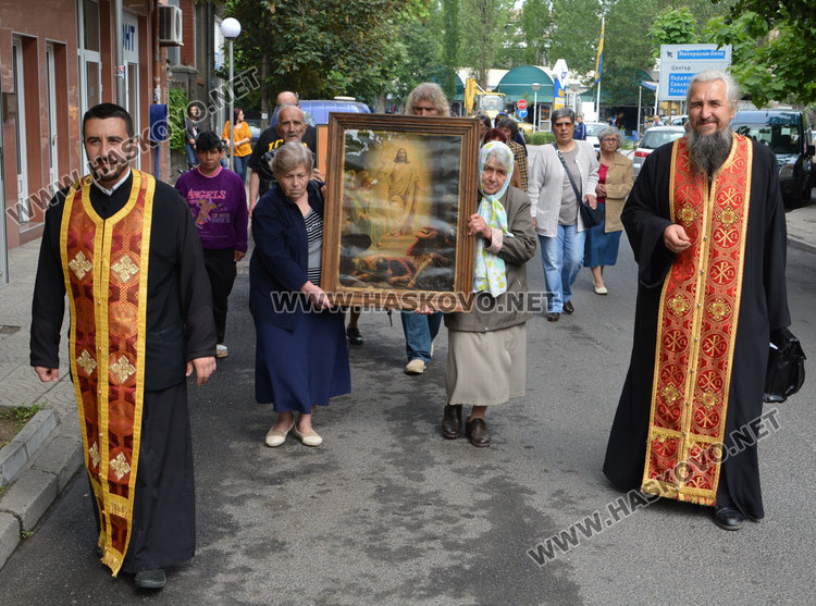 Десетки в литийно шествие на Спасовден в Хасково