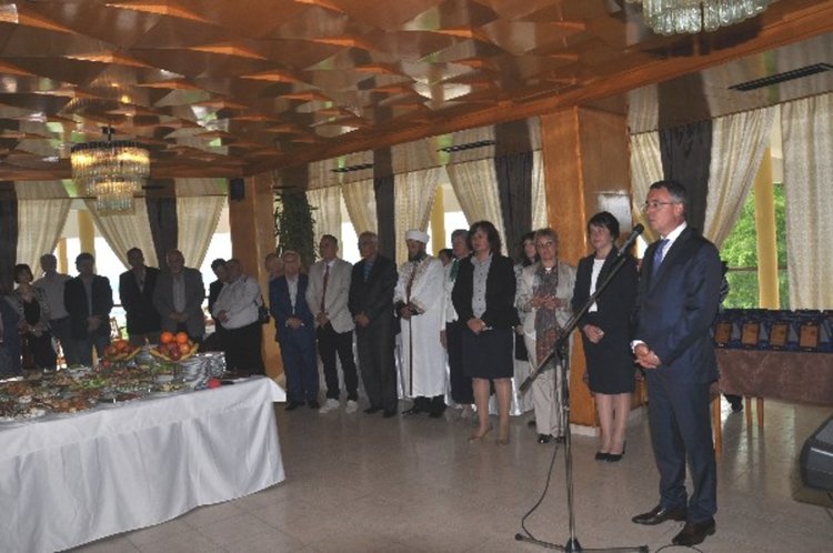 Наградените от кмета на Кърджали педагози и дейци на културата и неговите мотиви