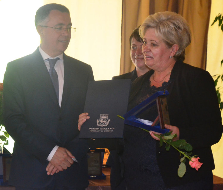 Наградените от кмета на Кърджали педагози и дейци на културата и неговите мотиви