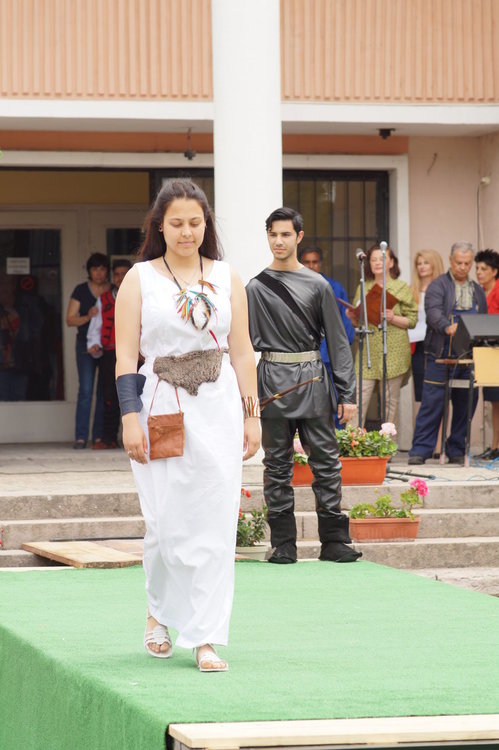 Ревю на гост-училище зарадва дебърци