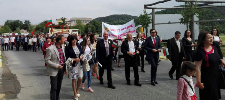 Кирково отбеляза с шествие 24 май