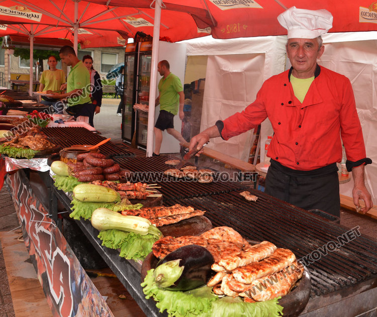 Площад „Свобода“ се превърна в панаирна Мека