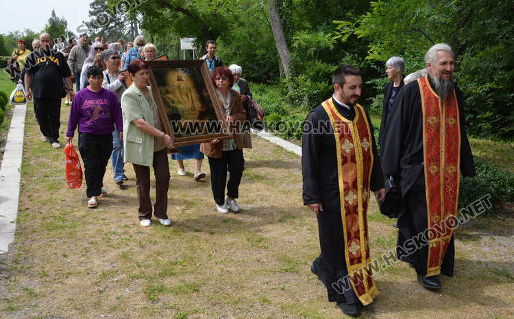 Десетки в литийно шествие на Спасовден в Хасково