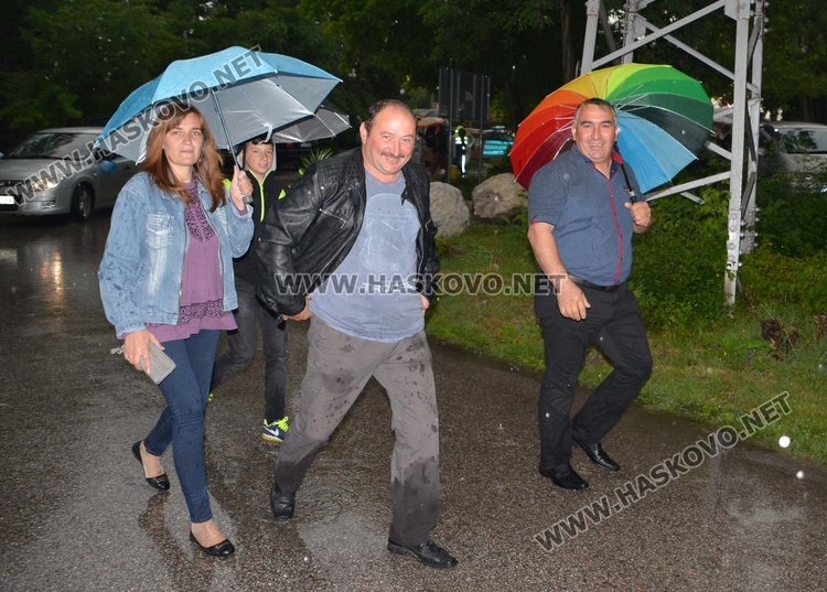 Балът на Спортното училище тръгна като по вода