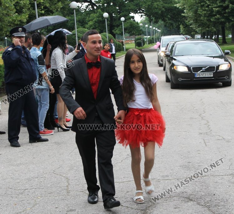 60 абитуриенти изпрати днес Професионалната гимназия в Димитровград