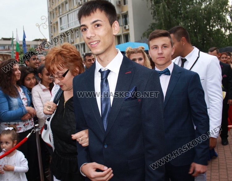 60 абитуриенти изпрати днес Професионалната гимназия в Димитровград