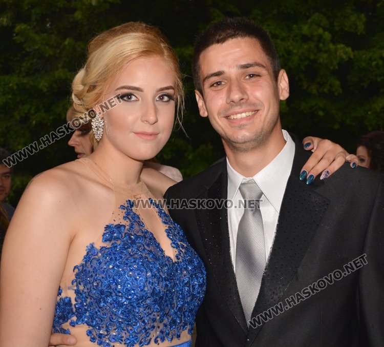 Балът на Спортното училище тръгна като по вода