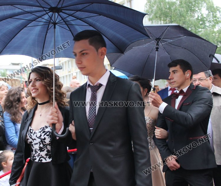 60 абитуриенти изпрати днес Професионалната гимназия в Димитровград