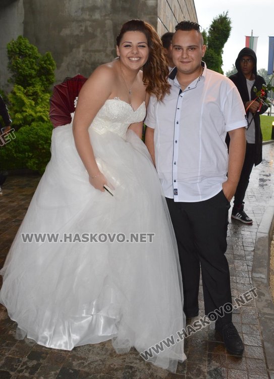 Балът на Спортното училище тръгна като по вода