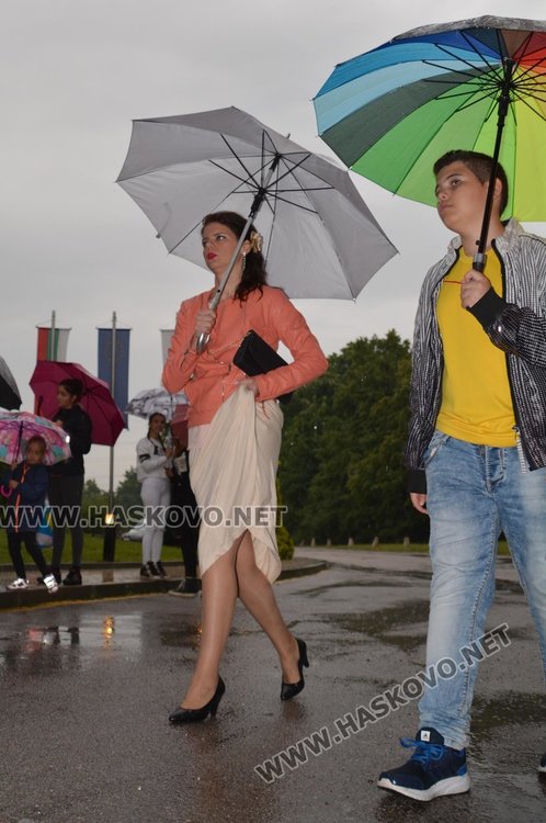 Балът на Спортното училище тръгна като по вода