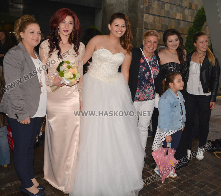 Балът на Спортното училище тръгна като по вода