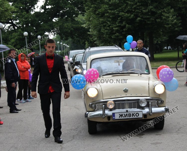 60 абитуриенти изпрати днес Професионалната гимназия в Димитровград