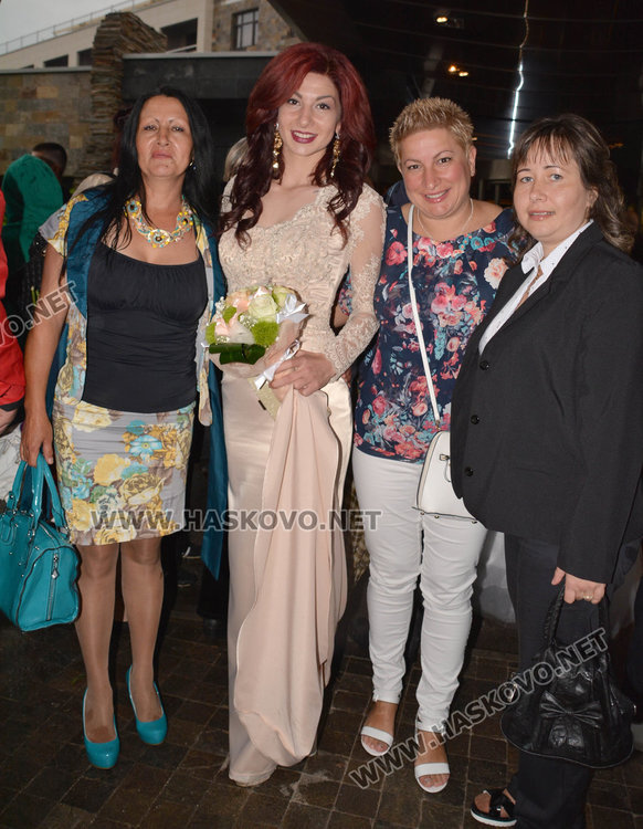 Балът на Спортното училище тръгна като по вода