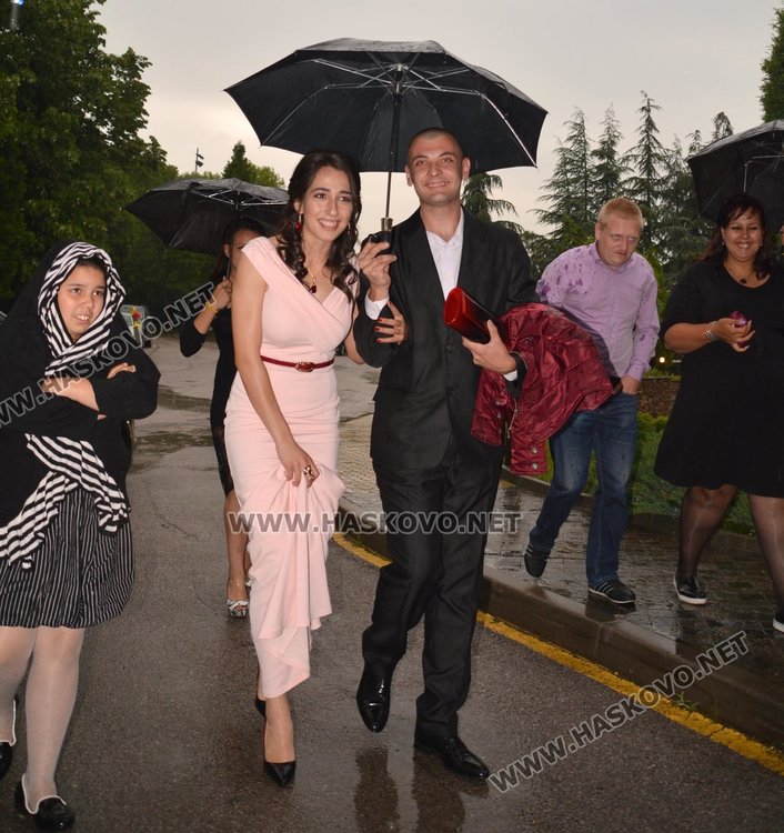 Балът на Спортното училище тръгна като по вода