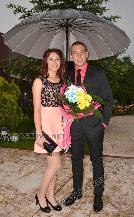 Дъждът не помрачи бала на Гимназията по механоелектротехника