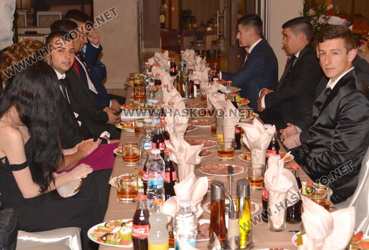 Дъждът не помрачи бала на Гимназията по механоелектротехника