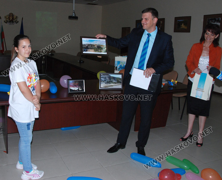 100 снимки в конкурса „Виждам красотата“ на областния управител