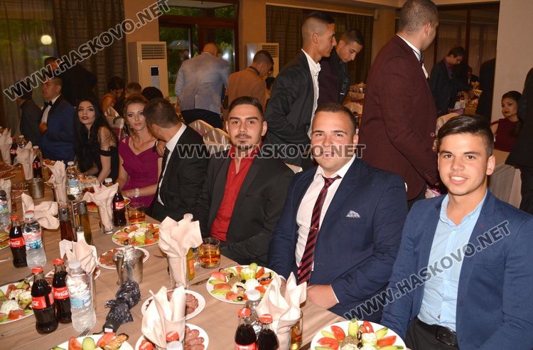 Дъждът не помрачи бала на Гимназията по механоелектротехника