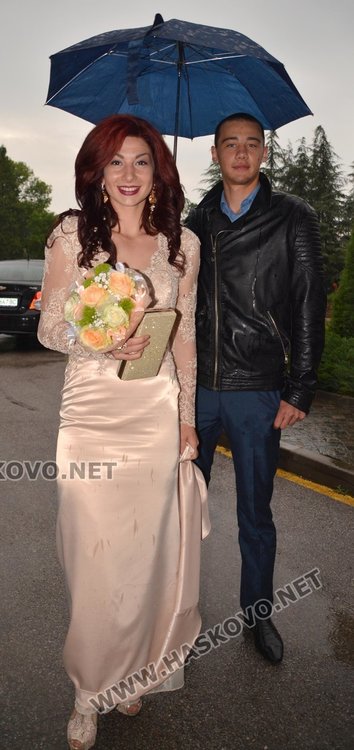 Балът на Спортното училище тръгна като по вода