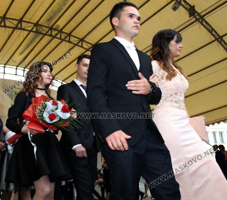 60 абитуриенти изпрати днес Професионалната гимназия в Димитровград