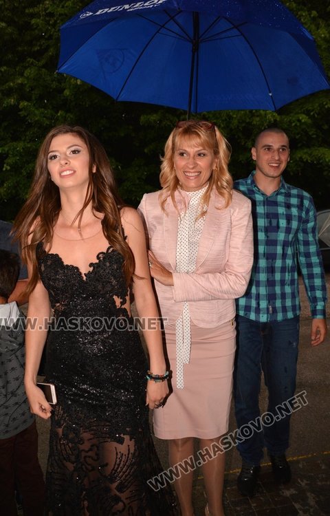 Балът на Спортното училище тръгна като по вода