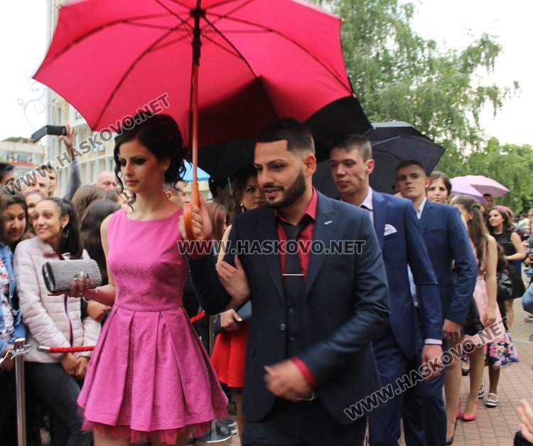 60 абитуриенти изпрати днес Професионалната гимназия в Димитровград