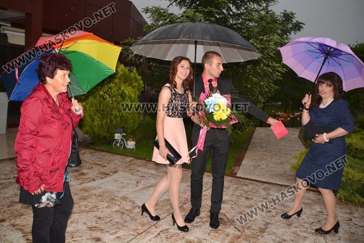 Дъждът не помрачи бала на Гимназията по механоелектротехника