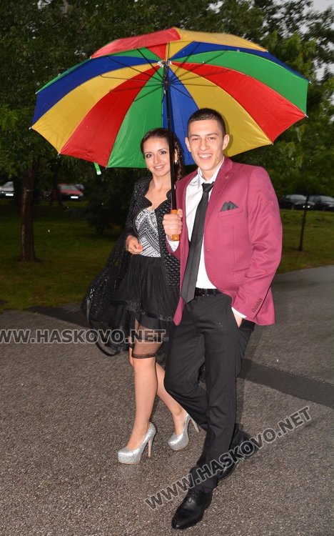 Дъждът не помрачи бала на Гимназията по механоелектротехника