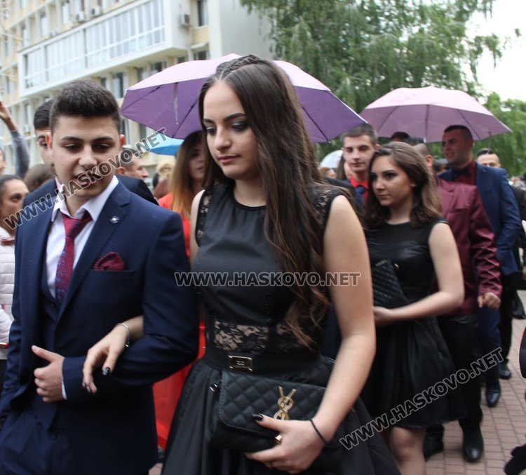 60 абитуриенти изпрати днес Професионалната гимназия в Димитровград