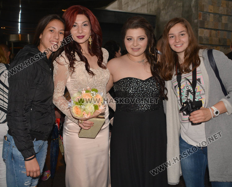 Балът на Спортното училище тръгна като по вода