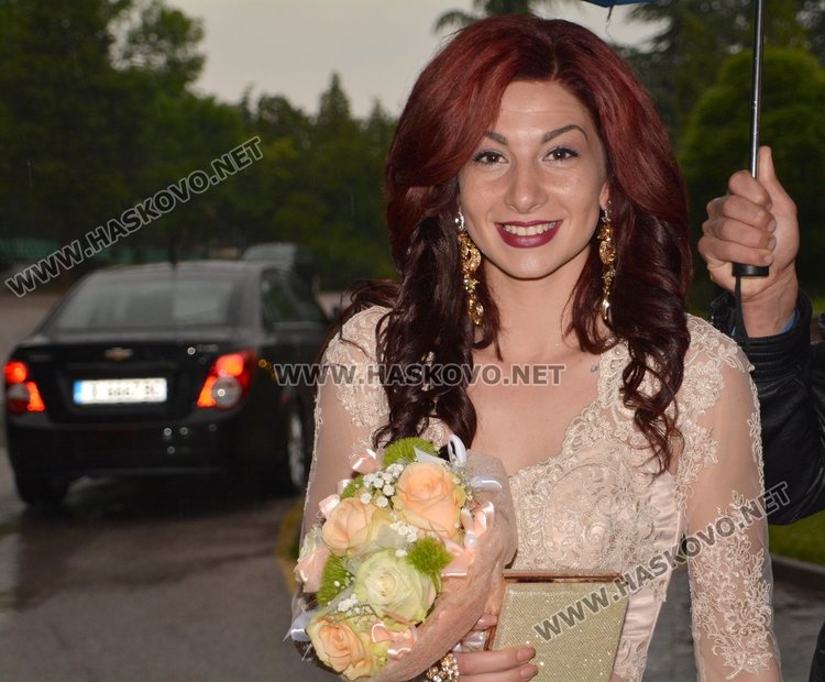 Балът на Спортното училище тръгна като по вода