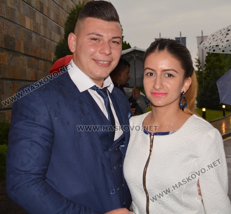 Балът на Спортното училище тръгна като по вода