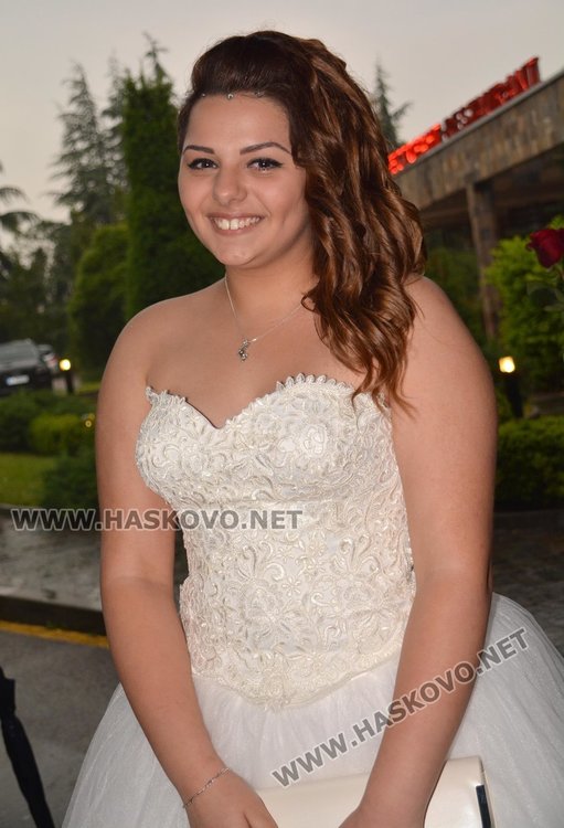 Балът на Спортното училище тръгна като по вода