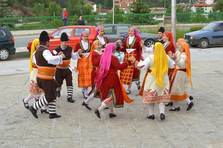 Райковци празнуваха на хорището пред читалище „Орфееви гори”