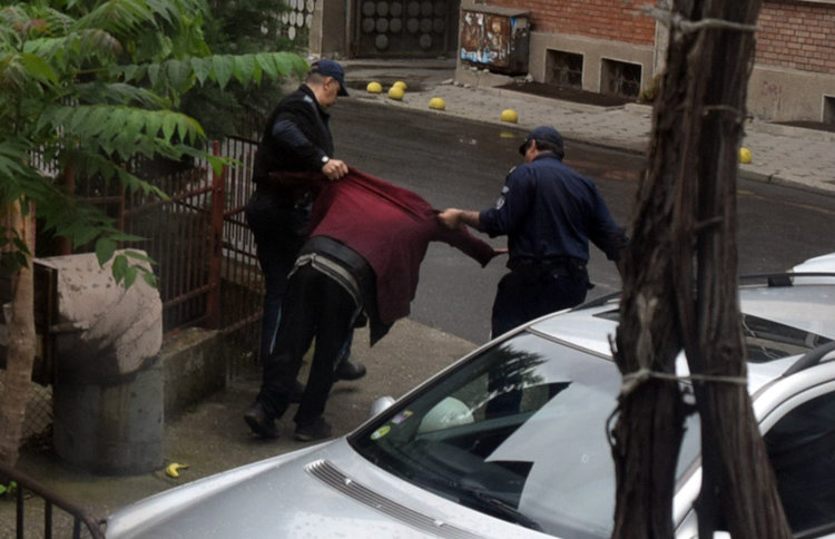 Пияница вдигна на крак екип на Спешната помощ,докато медици спасяваха пострадали при катастрофа