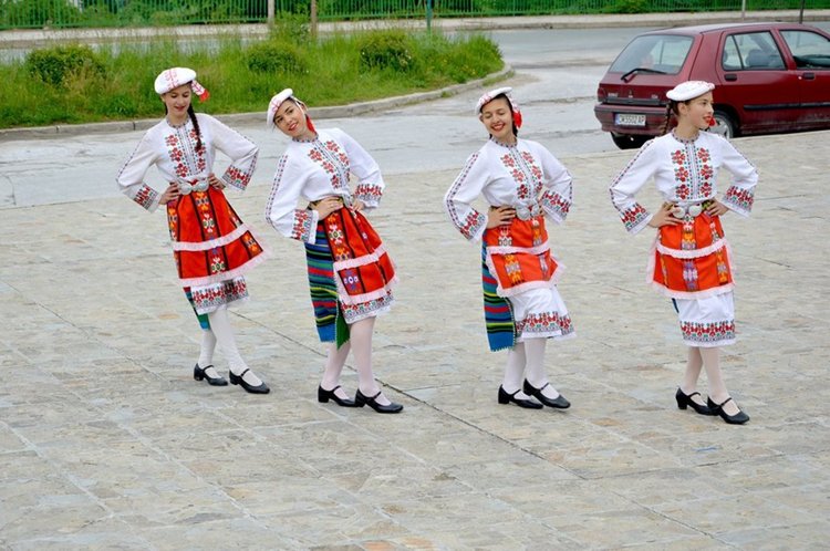 Райковци празнуваха на хорището пред читалище „Орфееви гори”