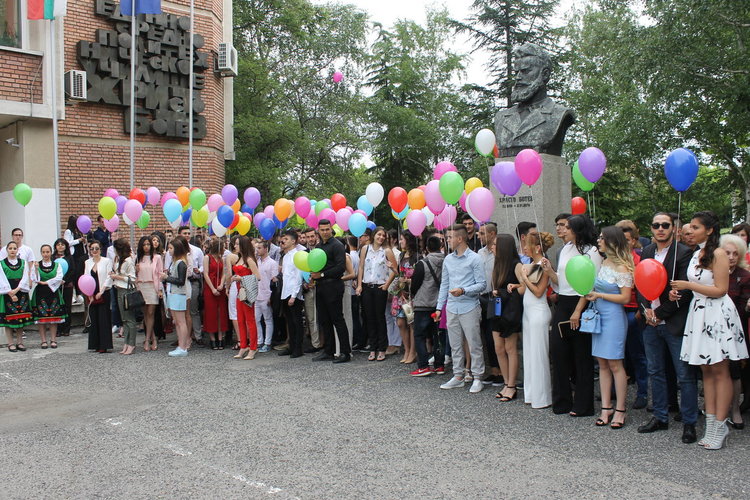 165 зрелостници изпрати	 Езикова  гимназия „Христо Ботев“ – Кърджали