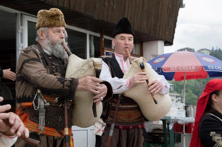 Райковци празнуваха на хорището пред читалище „Орфееви гори”