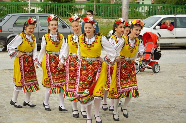 Райковци празнуваха на хорището пред читалище „Орфееви гори”