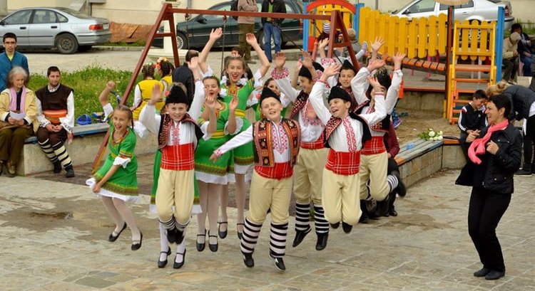 Райковци празнуваха на хорището пред читалище „Орфееви гори”