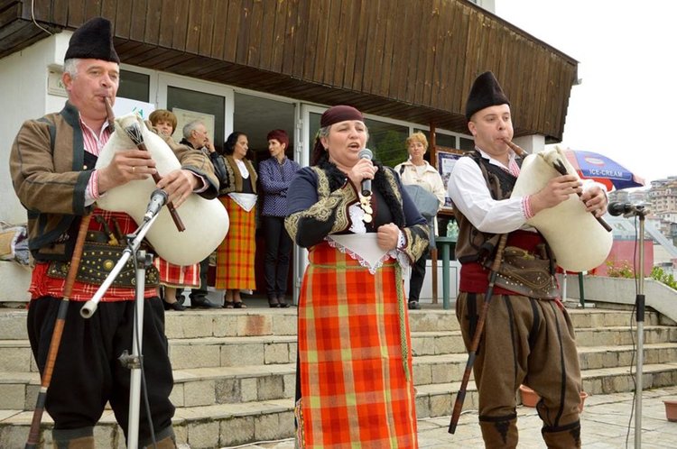 Райковци празнуваха на хорището пред читалище „Орфееви гори”