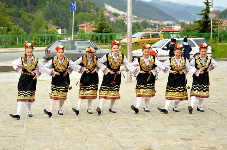 Райковци празнуваха на хорището пред читалище „Орфееви гори”