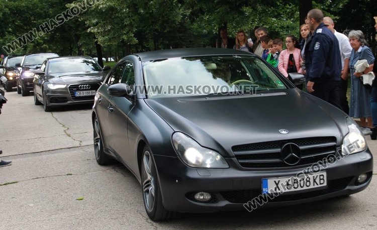 ПМГ "Иван Вазов" изпрати 64 абитуриенти от випуск 2017