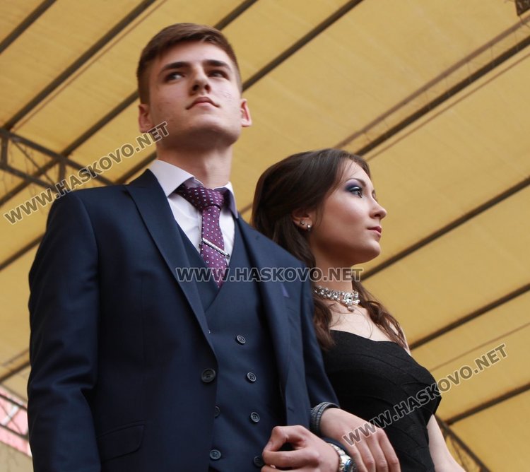 ПМГ "Иван Вазов" изпрати 64 абитуриенти от випуск 2017