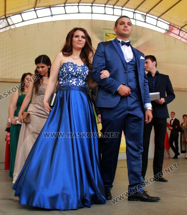 ПМГ "Иван Вазов" изпрати 64 абитуриенти от випуск 2017