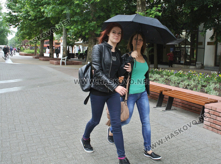 Днес чадърът няма да е излишен