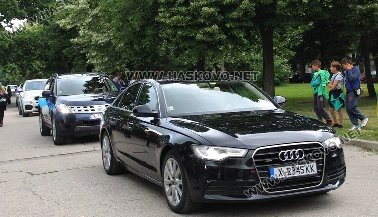 ПМГ "Иван Вазов" изпрати 64 абитуриенти от випуск 2017