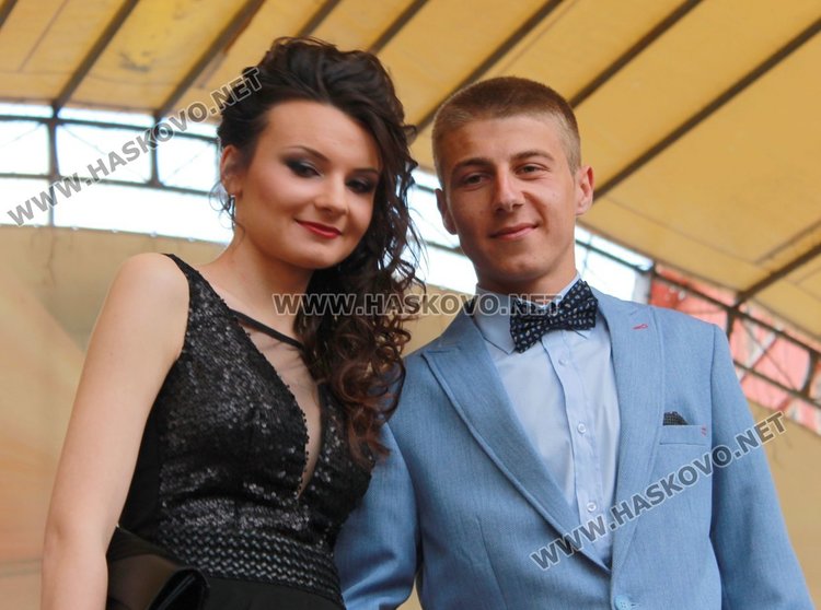 ПМГ "Иван Вазов" изпрати 64 абитуриенти от випуск 2017